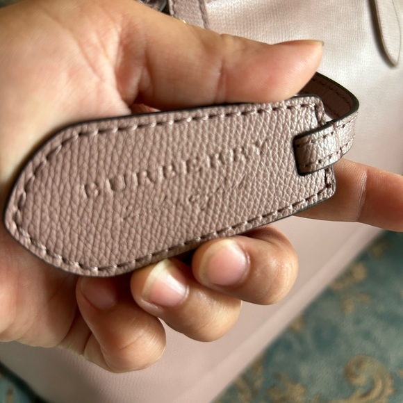 Vintage Burberry tote bag. Used . Size medium - Picture 2 of 13